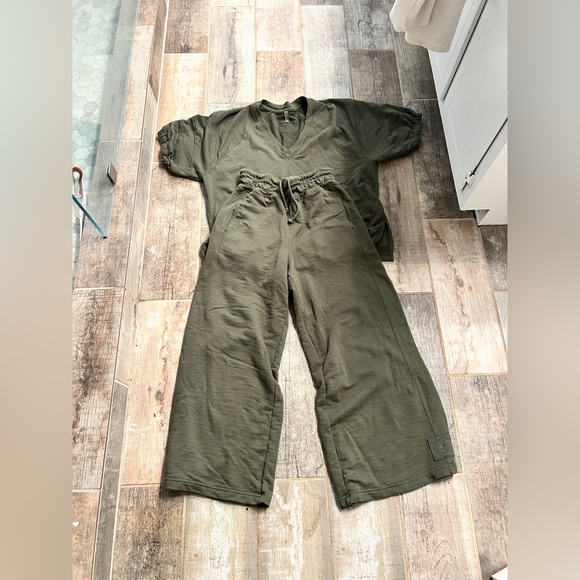 FP Movement x Free People Women's On the Run Set Olive Green Size Medium - Picture 4 of 14